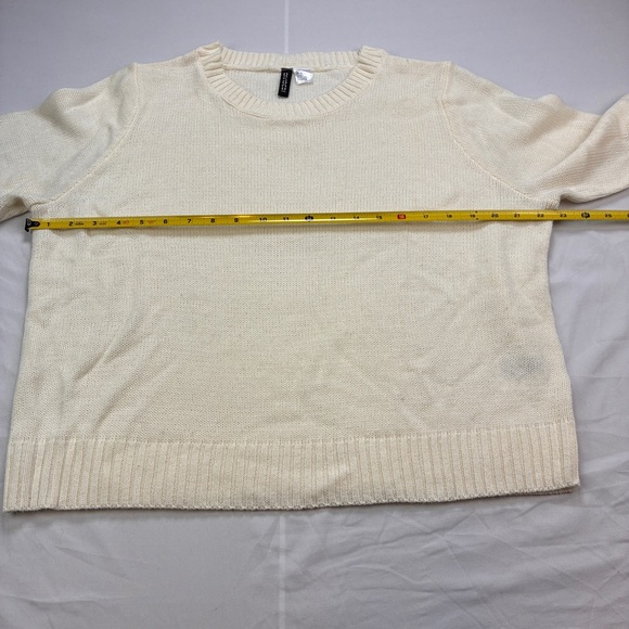 H&M Ladies Soft Cream/White Crew Neck Semi Cropped Sweater - Picture 5 of 9